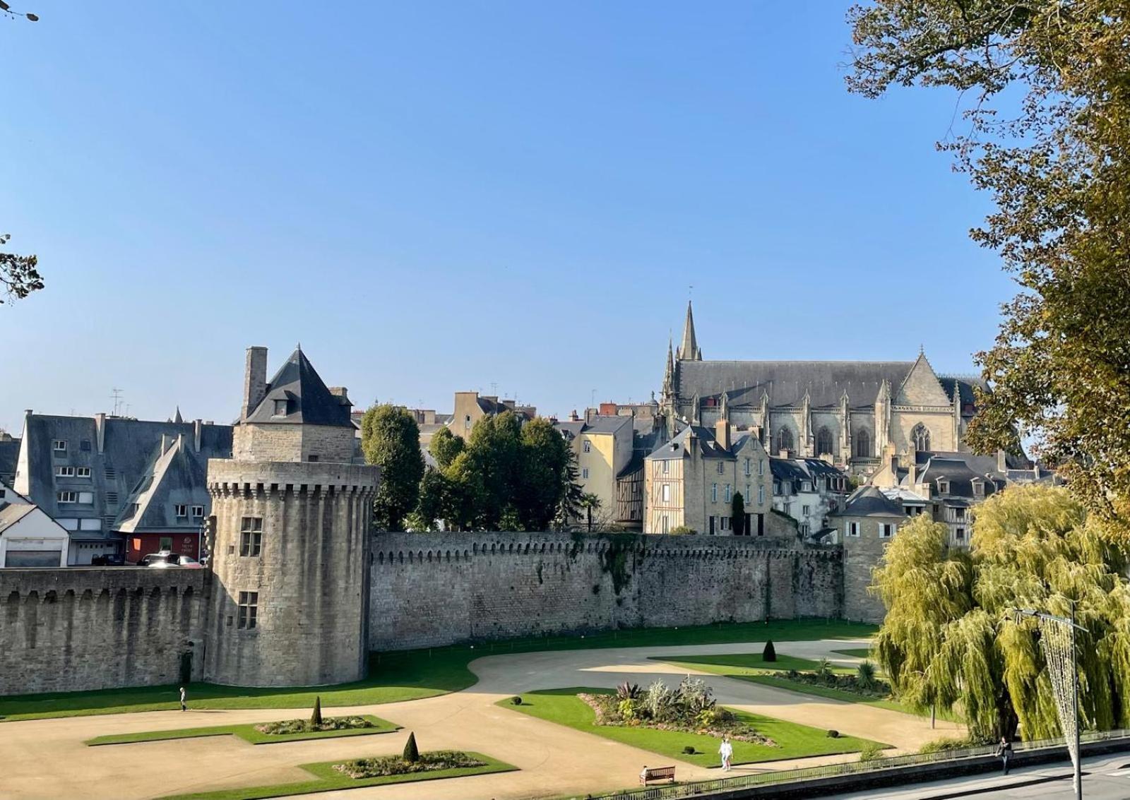 Apartmán Laroche Grand Duplex Dans Le Centre Historique Avec Garage Vannes Exteriér fotografie
